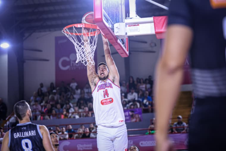 Criollos sorprenden a los Vaqueros 