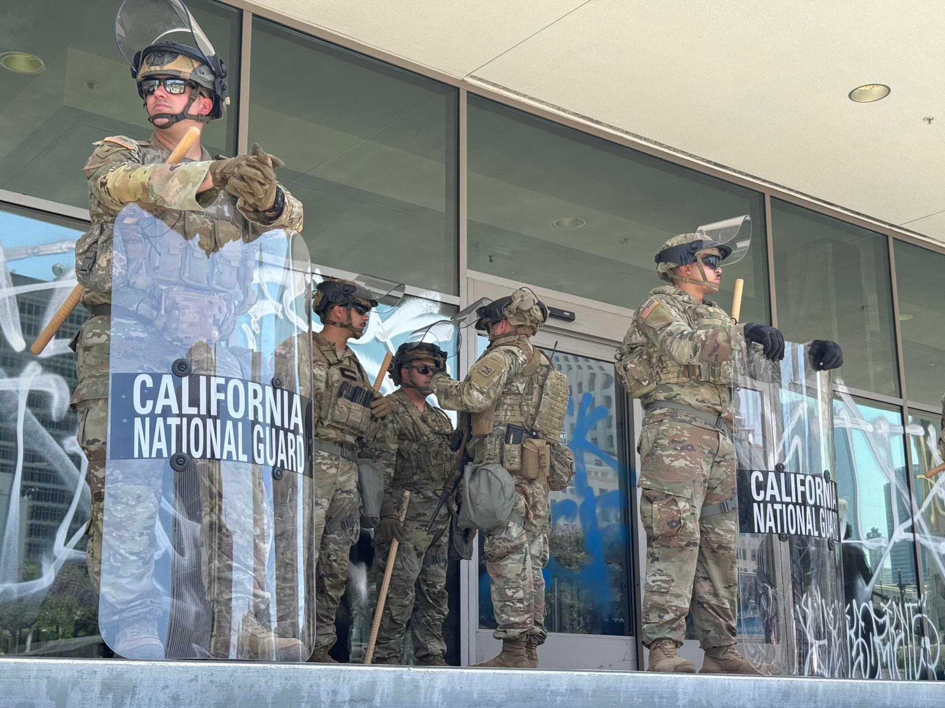Unos 700 marines se unen a la Guardia Nacional en Los Ángeles
