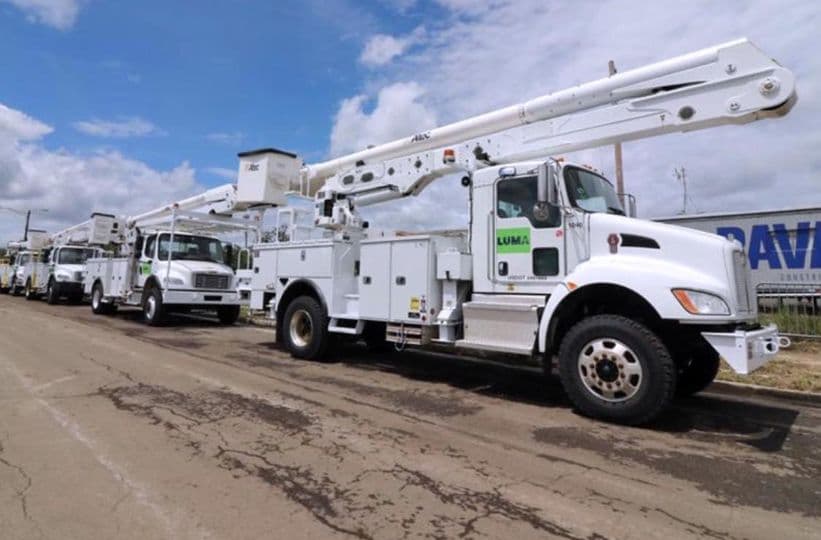 LUMA reemplaza postes y realiza reparaciones en San Juan y Dorado
