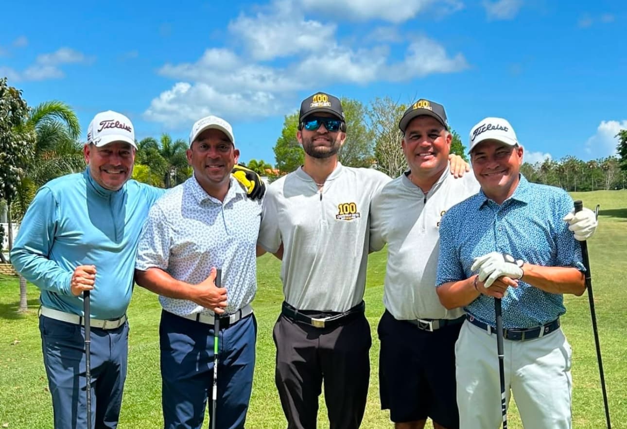 Phi Eta Mu celebra exitoso torneo de golf en el oeste 
